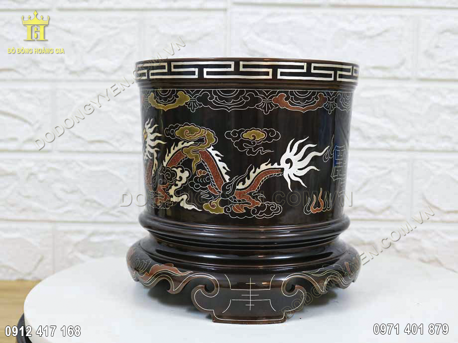 Từng đường n&eacute;t tr&ecirc;n bề mặt b&aacute;t hương được chế t&aacute;c tuyệt đẹp, mang t&iacute;nh thẩm mỹ cao